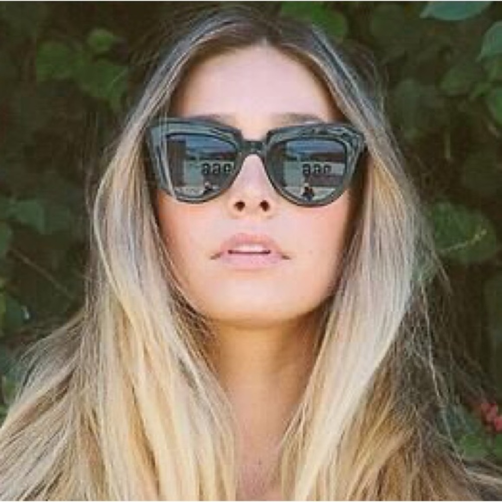 Komono the Stella sunglasses black with gold details rare sold out